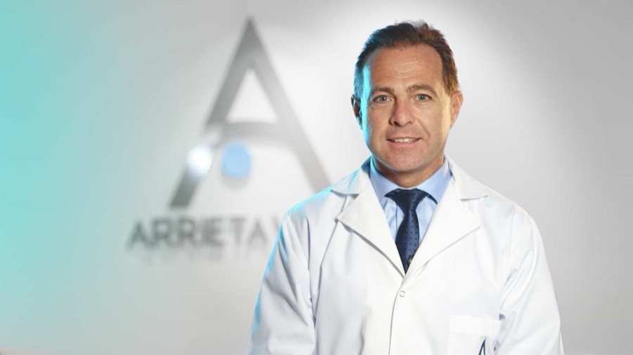 Retrato del Dr. José Arrieta, director médico de Arrieta Vision.
