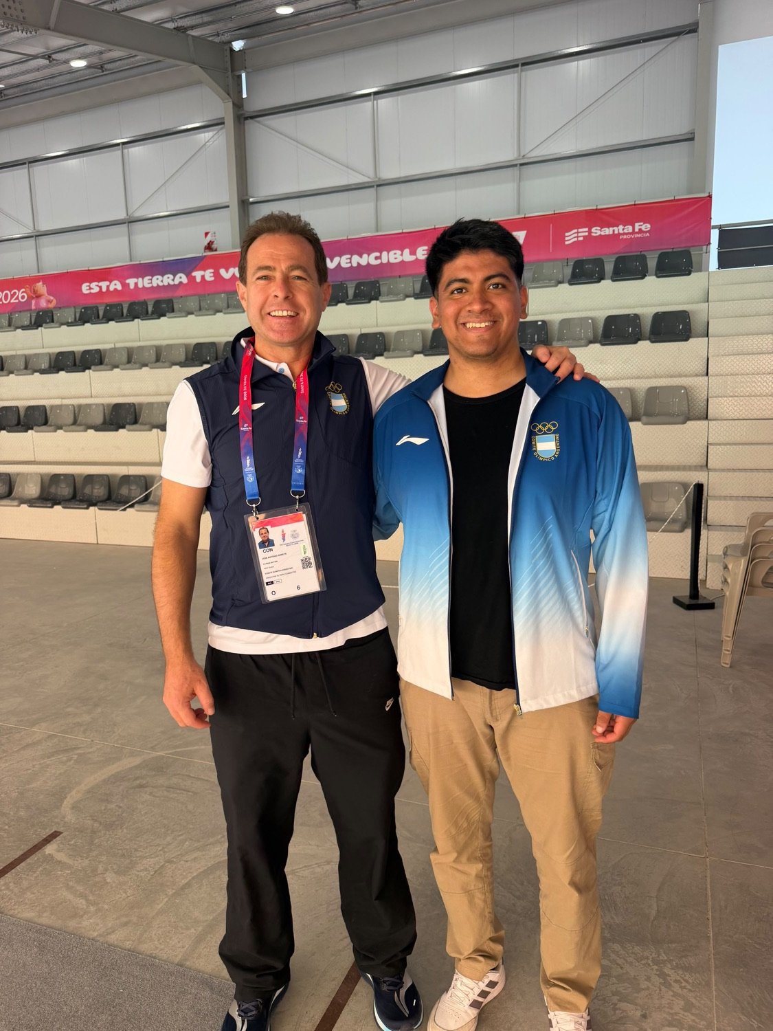 Julián Gutiérrez junto al Dr. José Arrieta en el Centro Internacional de Tiro.
