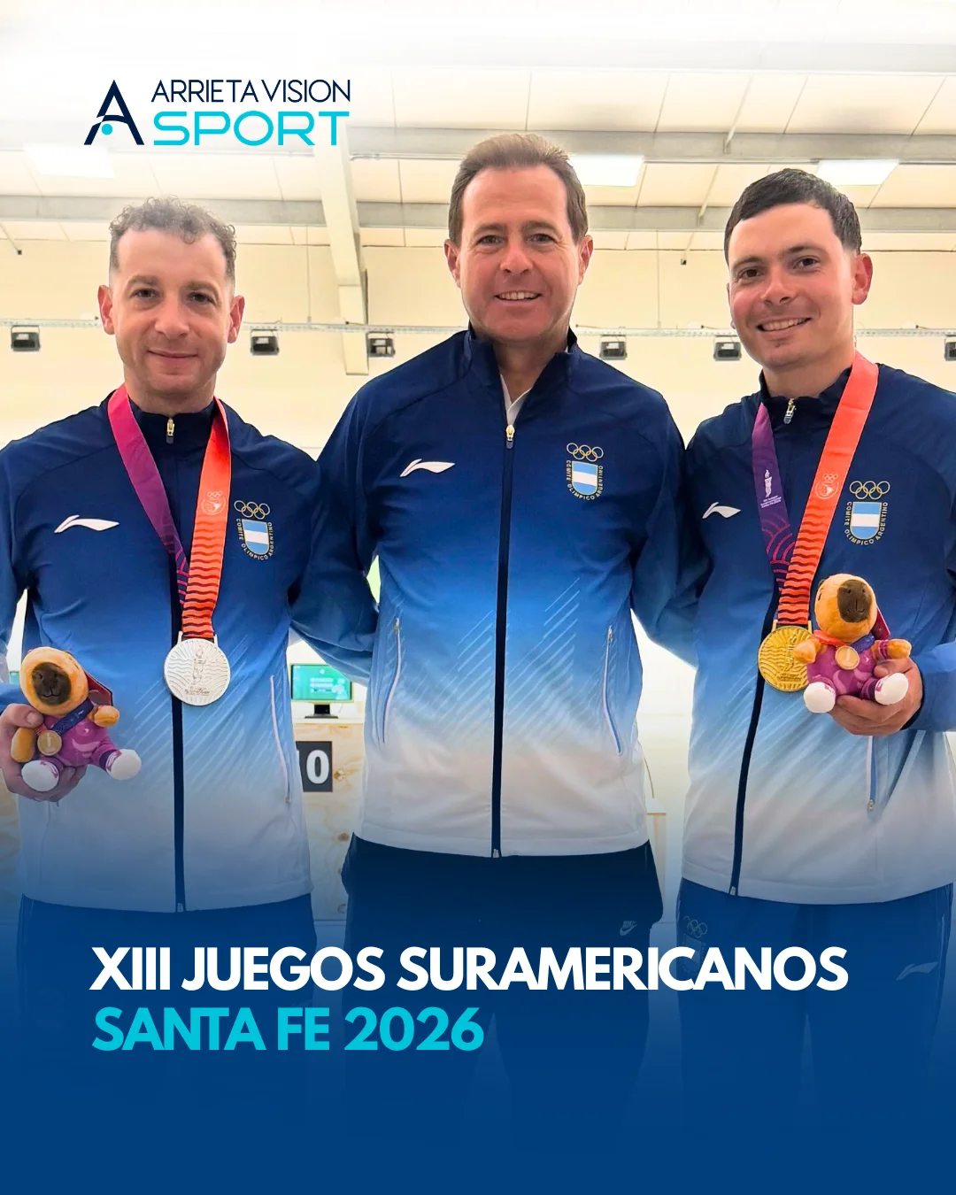 El Dr. José Arrieta junto a Marcelo Zoccali Albizu y Alexis Eberhardt, con sus medallas, en Santa Fe 2026.