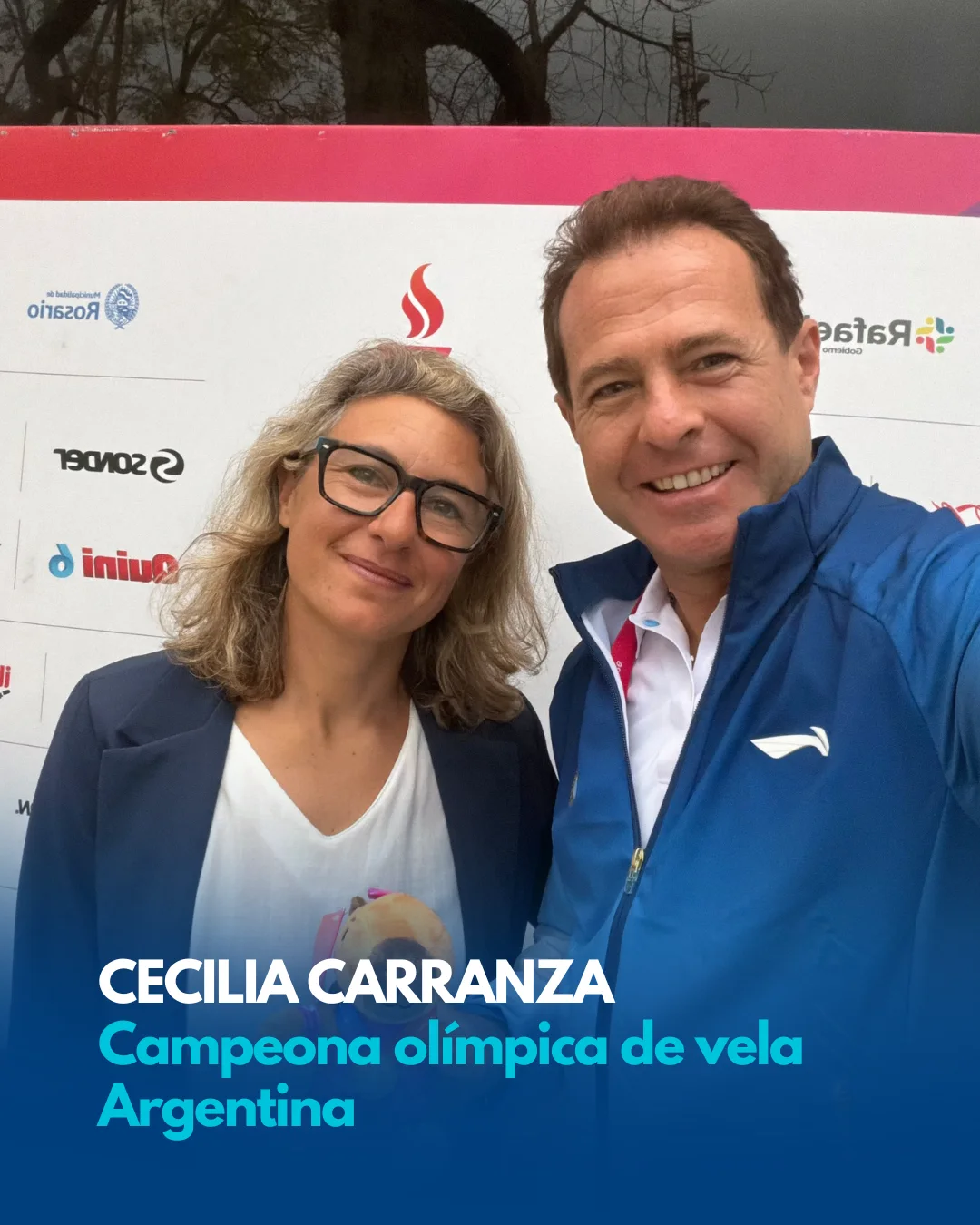 El Dr. José Arrieta junto a Cecilia Carranza, campeona olímpica de vela.