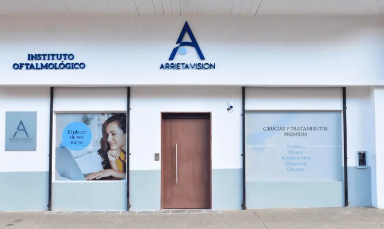 Fachada de la sede de Corrientes de la Clínica Arrieta Vision.